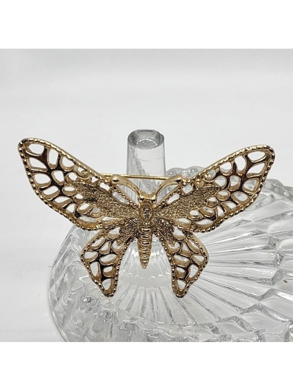 Vintage Sarah Coventry goldtone brooch large wings - Picture 2 of 8